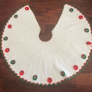 Vintage Christmas Tree Skirt 47” Wreaths Bows Knitted Handmade EUC